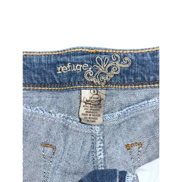 Refuge Size 9 Denim Roll Hem Shorts - Picture 2 of 3
